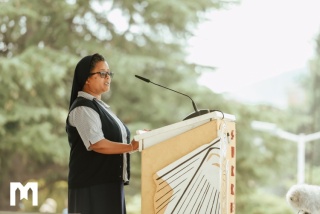 s. Medhin za ambonom na vanjskom oltaru u Međugorju